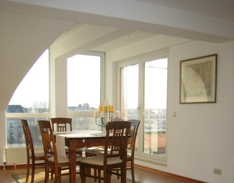 ** TRAUMHAFTES PENTHOUSE – MIT DACHGARTEN ÜBER DEN DÄCHERN VON SACHSENHAUSEN **