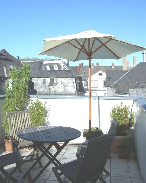 *ALTBAU-PENTHOUSE MIT PARKETT, EBK, GROßER DACHTERRASSE UND SKYLINEBLICK*